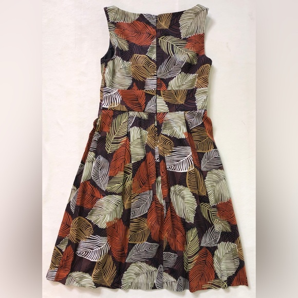 LONDON TIMES Sleeveless V-neck Dress (2) - Picture 8 of 17